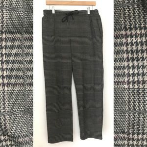 A New Day Pull on ankle pants in brown plaid. Size M